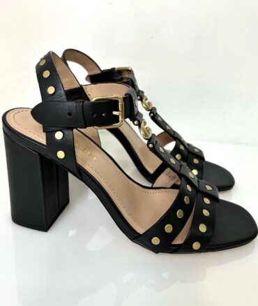 0C043127-771B-40DD-8256-45CC99A679D8