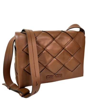 30D073B4-D51D-44FE-BB39-B70CF264E400