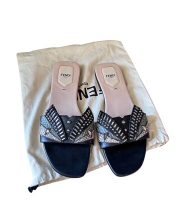 58929239-013F-446D-86BF-05089DDA31FC