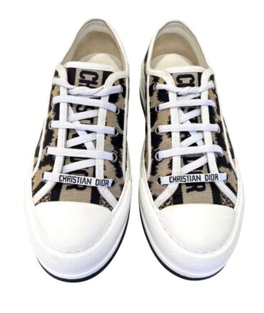 7E522129-C149-40AA-8D9F-FE68DC55D992