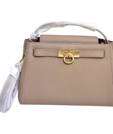 7FB5E8EB-4209-4E5D-A5DB-CB40017EA2DD